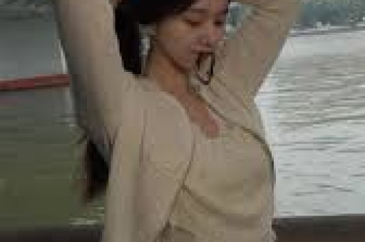 表妹李KK彻底崩了！未婚生女后掉粉百万破产沦落摆摊卖小吃