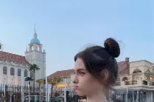 女粉丝“玩暧昧”设局骗走男主播上百万元后竟又在直播间打赏挥霍一空！