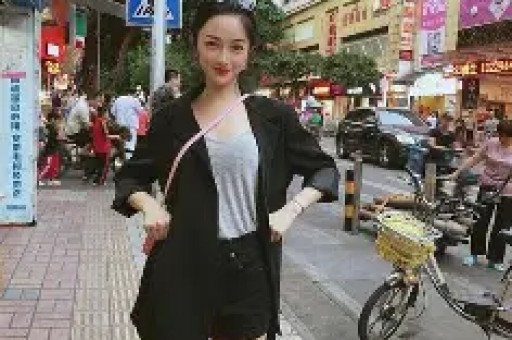 百万粉丝女网红盲道被撞反被骂系摆拍薛之谦回应